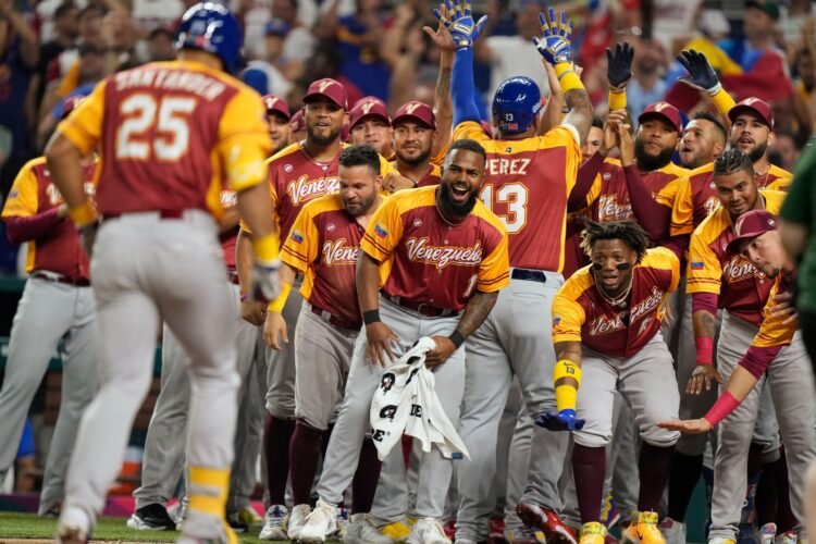 Salvador Perez named team Venezuela captain
